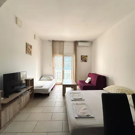 Mango בית הארחה