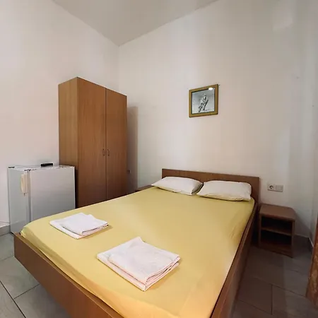 בית הארחה Mango נאום