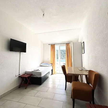 Guest house Mango *